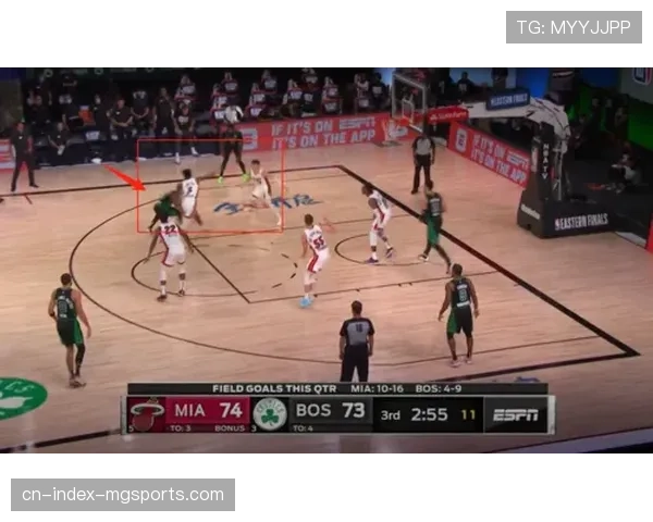 日本队防守轮转存在漏洞,中国男篮强弱侧转移成功利用空间