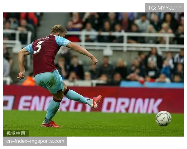 伯恩利劳伦特红牌点球送分，防守纪律性缺失导致崩盘